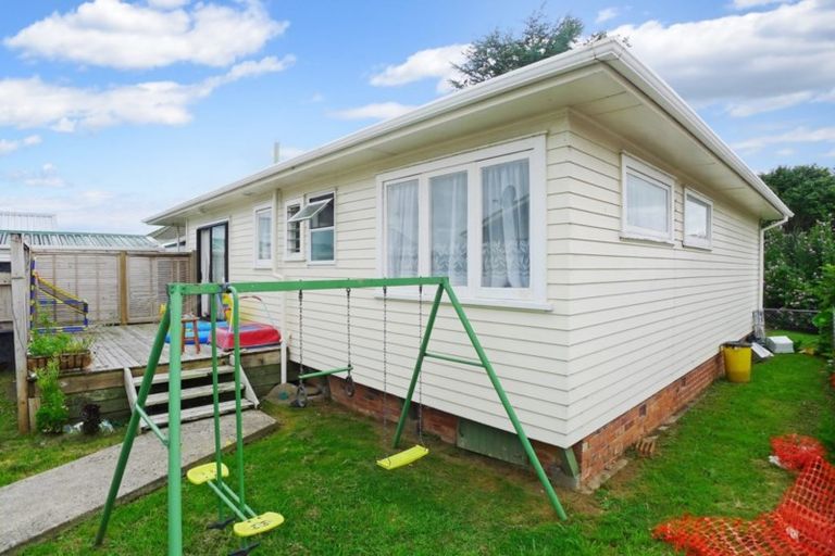 Photo of property in 28 Sturdee Road, Manurewa, Auckland, 2102