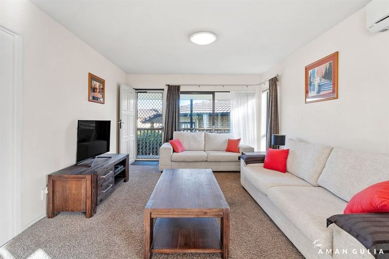 Photo of property in 3/197 Royal Road, Massey, Auckland, 0614
