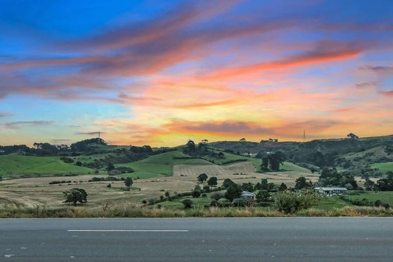 Photo of property in 98 Helenslee Road, Pokeno, 2472