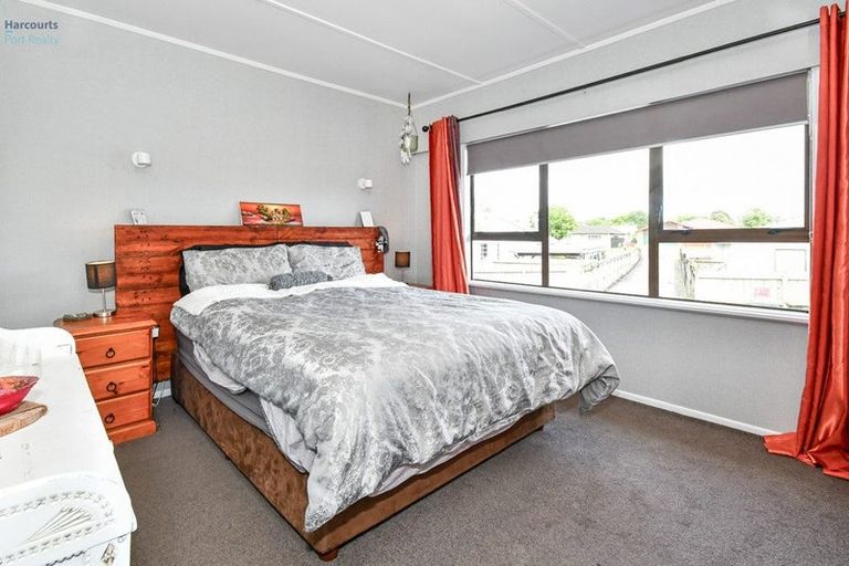 Photo of property in 182 Queen Street, Pukekohe, 2120