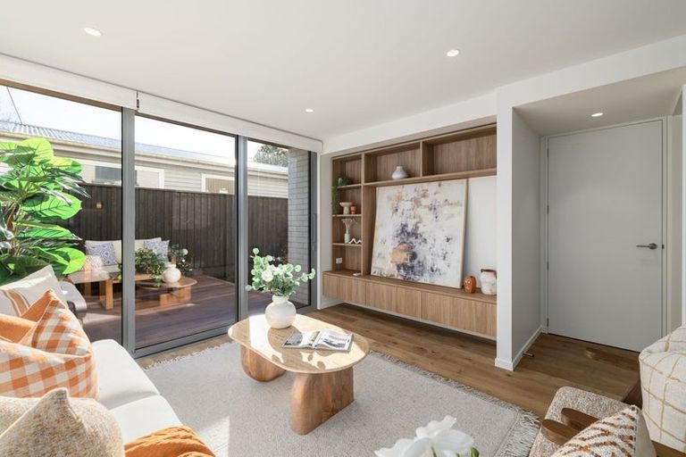 Photo of property in 2/979 Colombo Street, St Albans, Christchurch, 8014