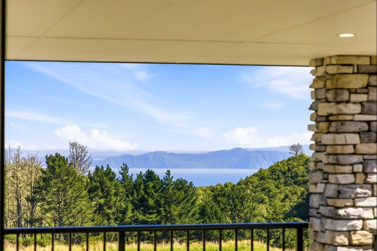 Photo of property in 1 Glendas Way, Acacia Bay, 3385