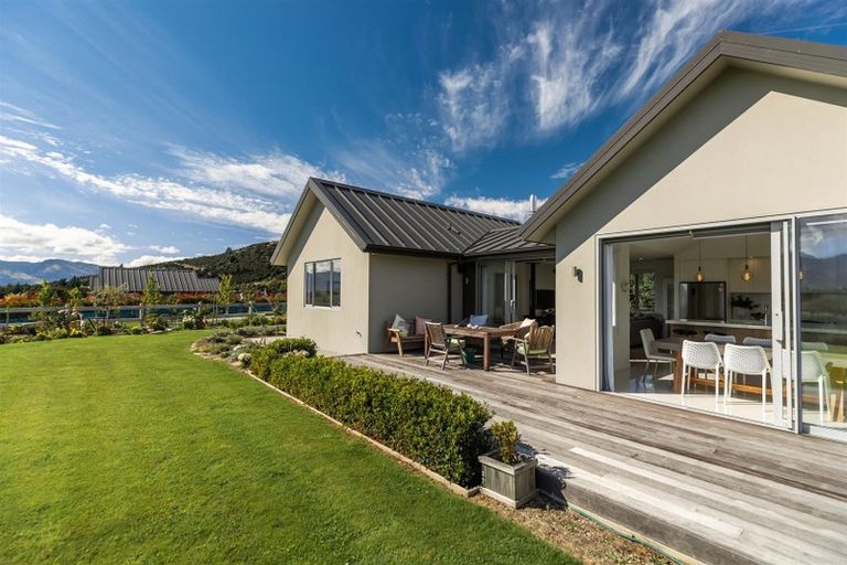Photo of property in 2 Nokomai Street, Wanaka, 9305