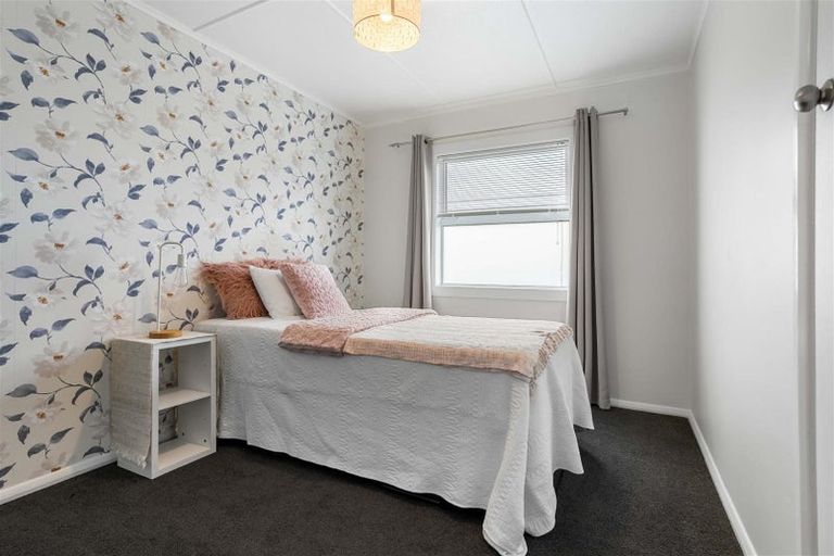 Photo of property in 114 Everitt Crescent, Whangamata, 3620