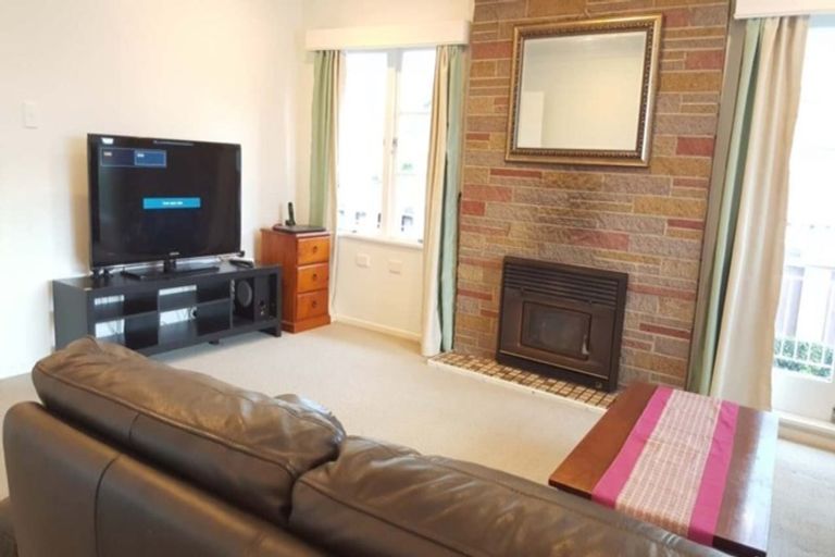 Photo of property in 22 Chilcott Road, Henderson, Auckland, 0612