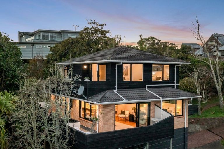 Photo of property in 5 Island Bay Road, Beach Haven, Auckland, 0626