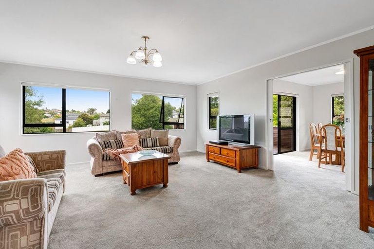 Photo of property in 32 Unsworth Drive, Unsworth Heights, Auckland, 0632
