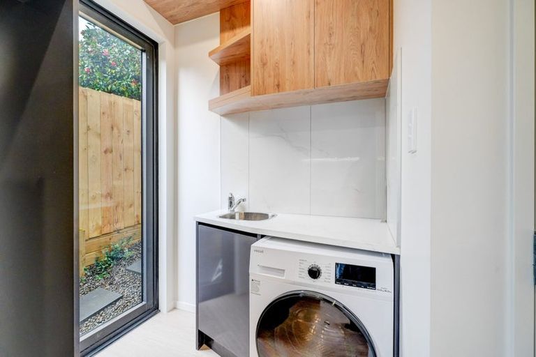 Photo of property in 4/16 Binsted Road, New Lynn, Auckland, 0600