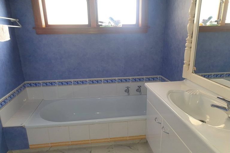 Photo of property in 38 Birdwood Road, Waterloo, Lower Hutt, 5011