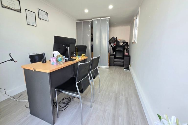 Photo of property in 195 Stokes Valley Road, Stokes Valley, Lower Hutt, 5019