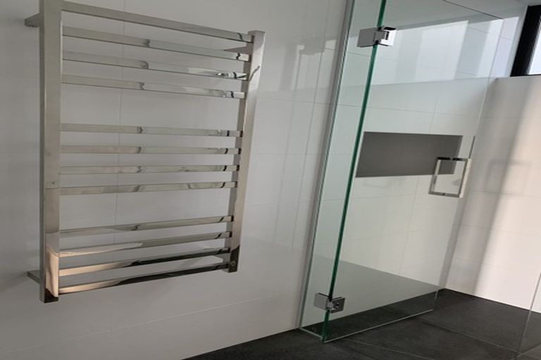 Photo of property in 14 City View Terrace, Birkenhead, Auckland, 0626