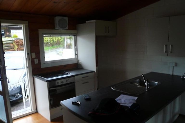 Photo of property in 2/23a Gladstone Road, Northcote, Auckland, 0627