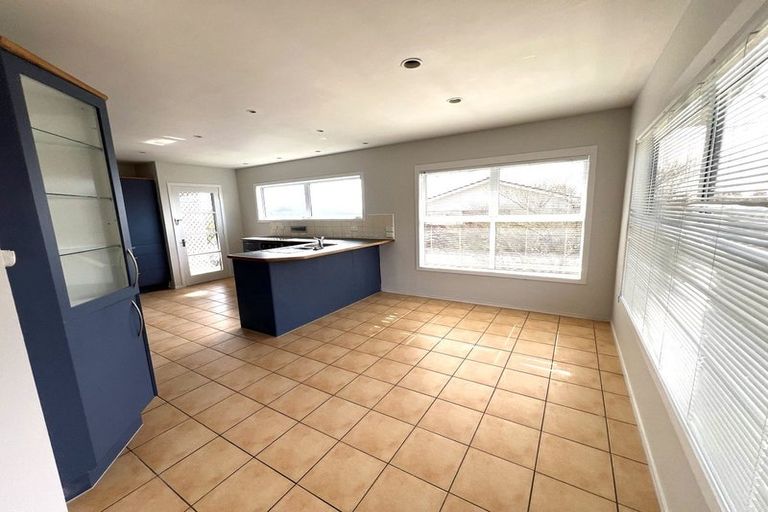 Photo of property in 104 Te Atatu Road, Te Atatu South, Auckland, 0610