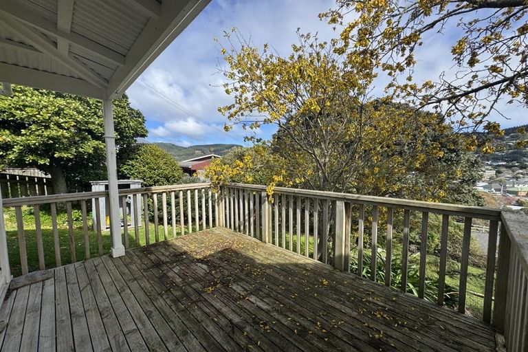 Photo of property in 27 Tawa Terrace, Tawa, Wellington, 5028