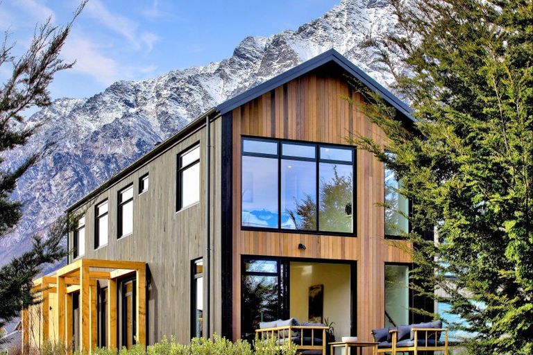 Photo of property in 23 Soudley Court, Jacks Point, Queenstown, 9371