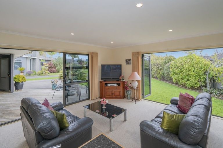 Photo of property in 24 Heritage Close, Whitianga, 3510