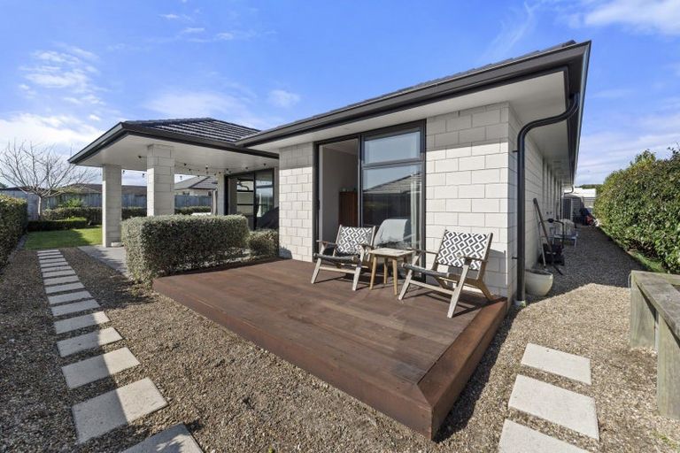 Photo of property in 17 Charlotte Drive, Omokoroa, 3114