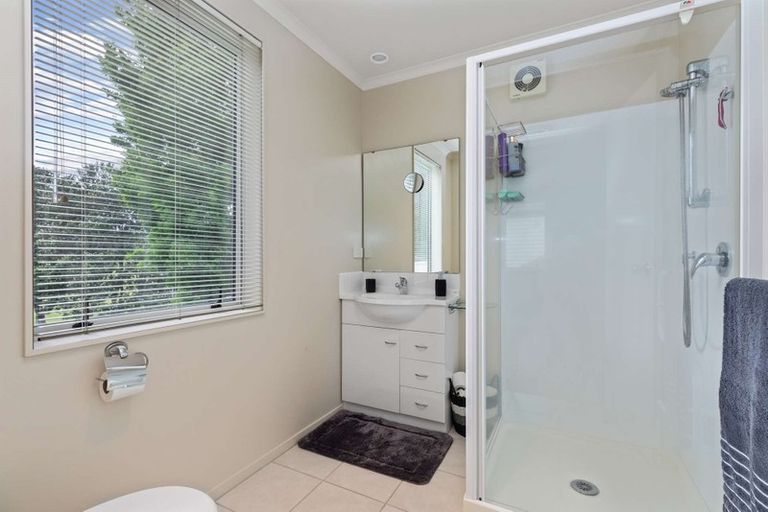 Photo of property in 16 Bruce Pulman Drive, Takanini, 2112