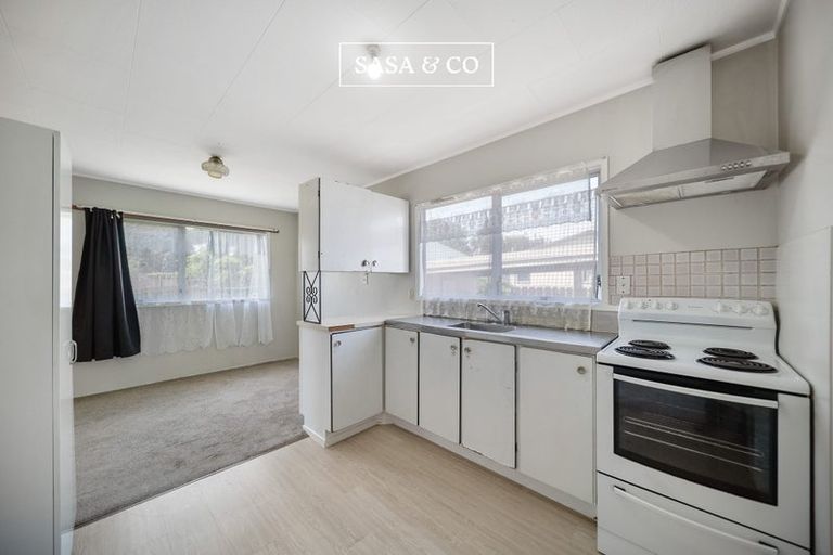 Photo of property in 2/6 Bundena Place, Clendon Park, Auckland, 2103