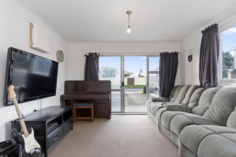 Photo of property in 22 Karewa Parade, Papamoa Beach, Papamoa, 3118