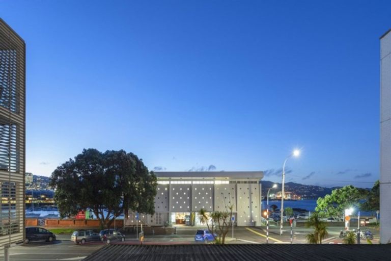 Photo of property in Dorchester Apartments, 144 Oriental Parade, Oriental Bay, Wellington, 6011