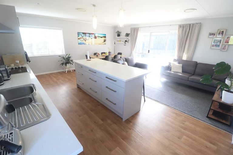 Photo of property in 7 Elizabeth Drive, West Harbour, Auckland, 0618