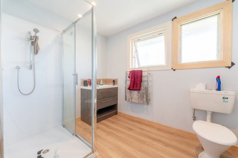 Photo of property in 2 North Street, Winchester, 7985