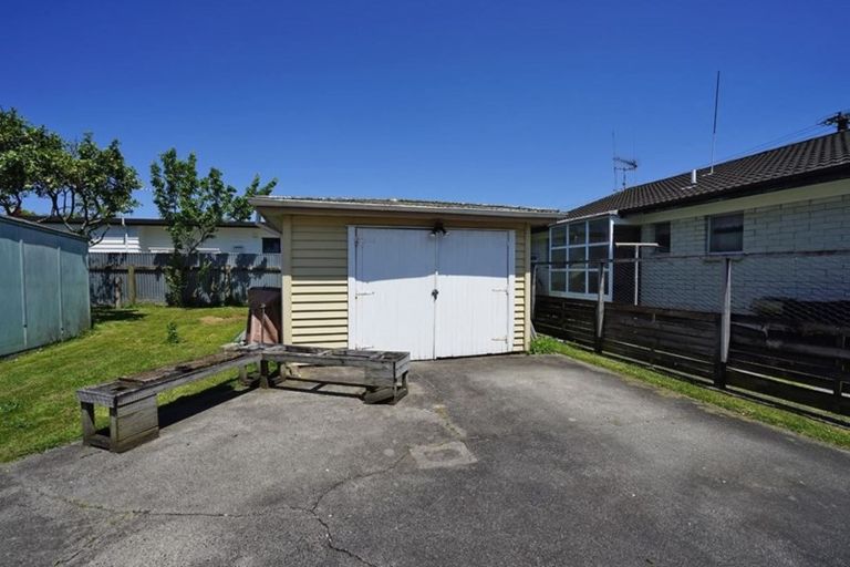 Photo of property in 24 Oxford Street, Fairfield, Hamilton, 3214