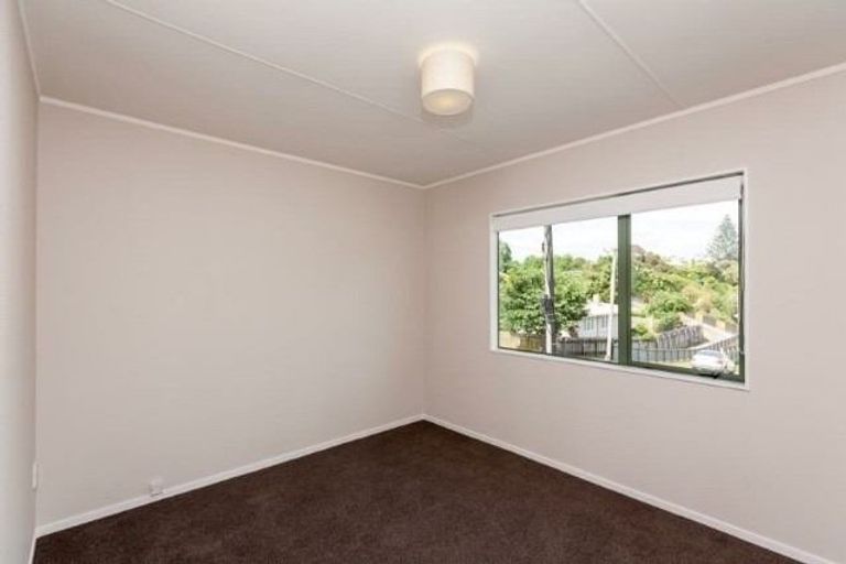 Photo of property in 23 Seaview Road, Marfell, New Plymouth, 4310