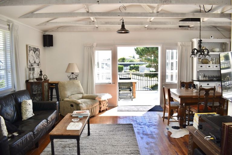 Photo of property in 60 Sarah Street, Waikawa Beach, Levin, 5573