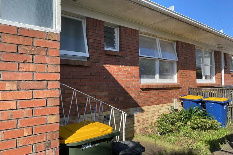 Photo of property in 2/43 Shakespeare Road, Milford, Auckland, 0620