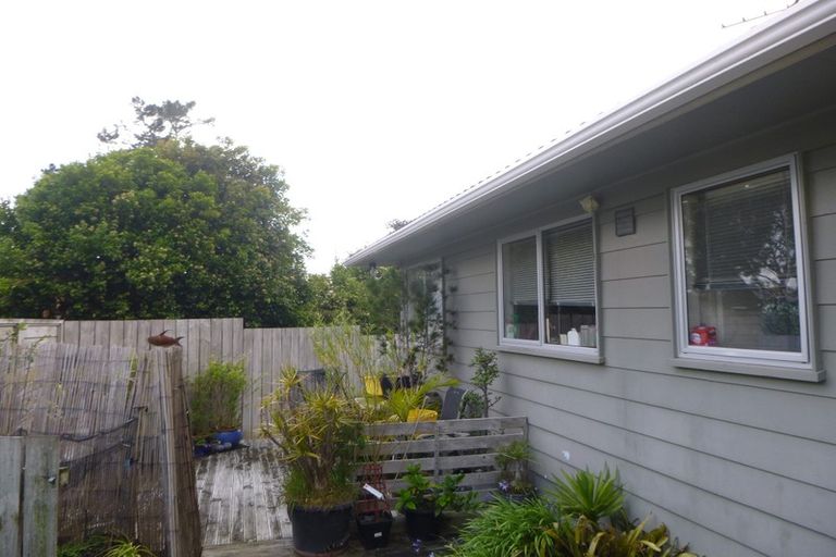 Photo of property in 66 Reynella Drive, Massey, Auckland, 0614