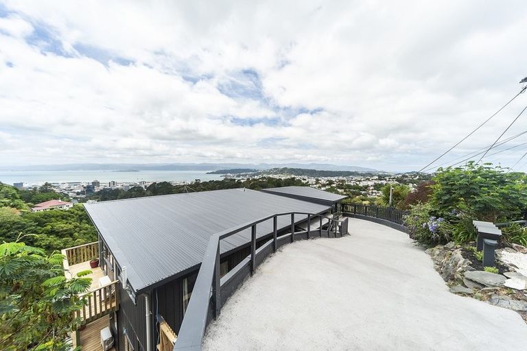 Photo of property in 43b Harbour View Road, Northland, Wellington, 6012