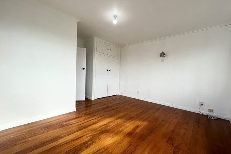 Photo of property in 5 Kokiri Street, Te Atatu South, Auckland, 0610