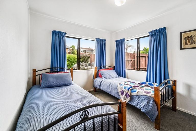 Photo of property in 32 Marina View Drive, West Harbour, Auckland, 0618