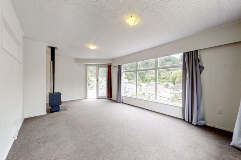 Photo of property in 30 Thomson Grove, Stokes Valley, Lower Hutt, 5019