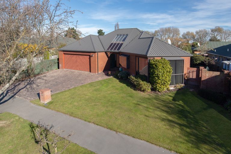 Photo of property in 22 Berkshire Drive, Avonhead, Christchurch, 8042