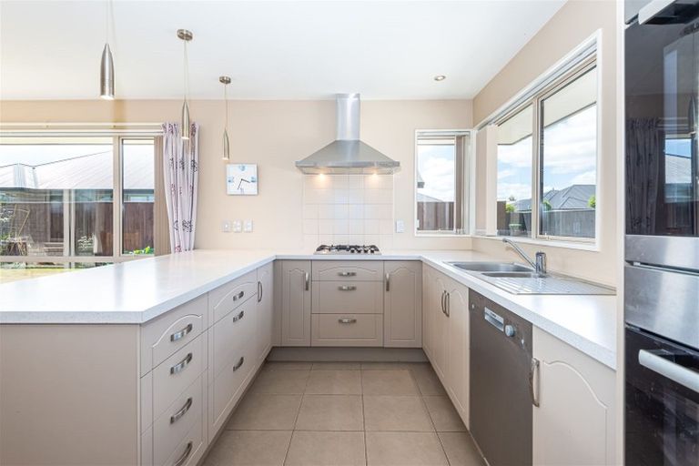Photo of property in 11 Walnut Way, Rangiora, 7400