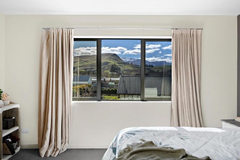 Photo of property in 9 Bridesdale Drive, Lake Hayes, Queenstown, 9304