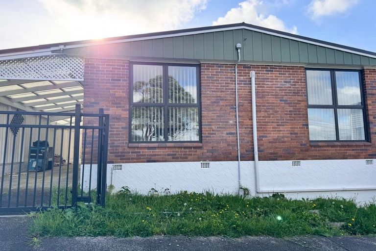 Photo of property in 18 Kelwyn Road, Kelston, Auckland, 0602