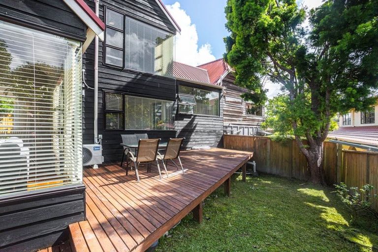 Photo of property in 2/30 Uppingham Crescent, Hillcrest, Auckland, 0627