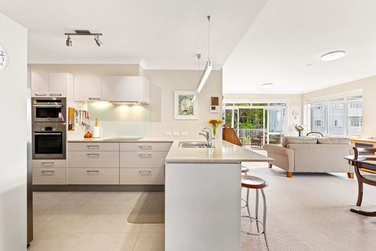 Photo of property in 73 Parkside Drive, Orewa, 0931