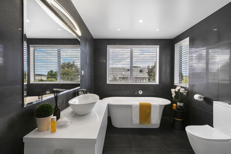 Photo of property in 14a Sylvan Park Avenue, Milford, Auckland, 0620