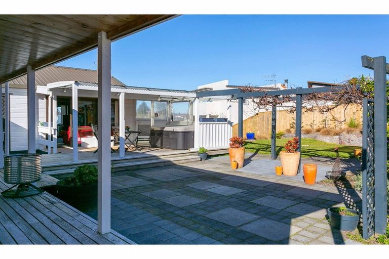 Photo of property in 25 Shera Street, Acacia Bay, Taupo, 3330