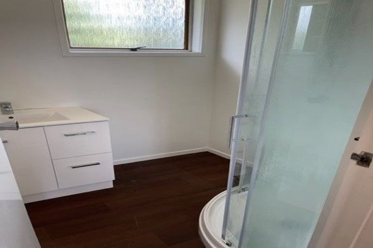 Photo of property in 20 Vina Place, Massey, Auckland, 0614