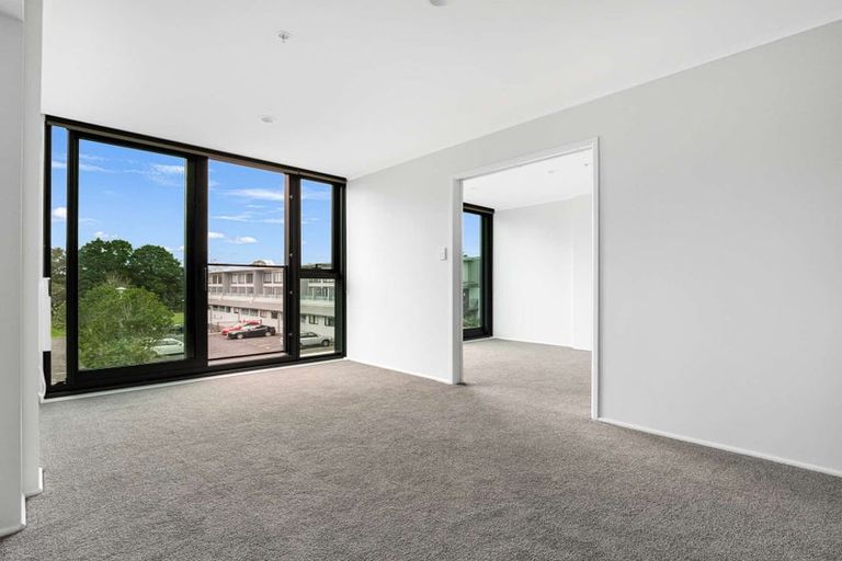 Photo of property in 10d/30 Westward Ho, Glen Eden, Auckland, 0602