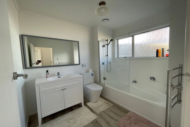 Photo of property in 42 Cyclarama Crescent, Massey, Auckland, 0614