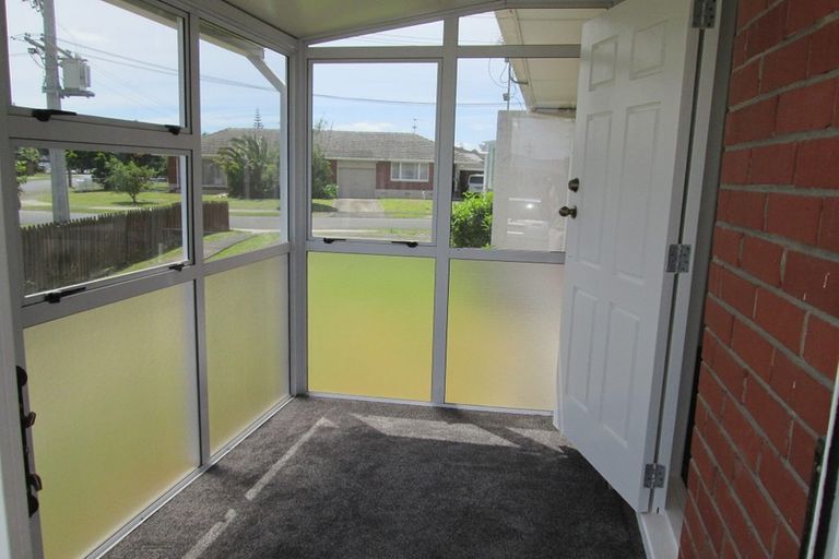 Photo of property in 2/24 Dale Crescent, Pakuranga, Auckland, 2010