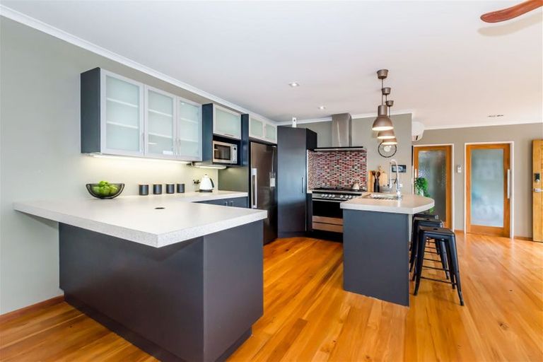 Photo of property in 10 Matuhi Street, Waikanae, 5036