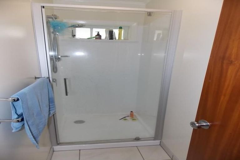 Photo of property in 2 Freemans Way, Pinehaven, Upper Hutt, 5019